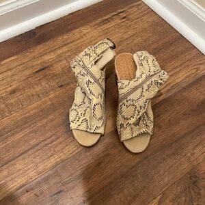 Snake skin open toe shoe 6